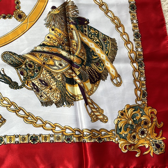 Back On 74 Scarf Square gold and red chain New Instant Upgrade - Picture 8 of 10